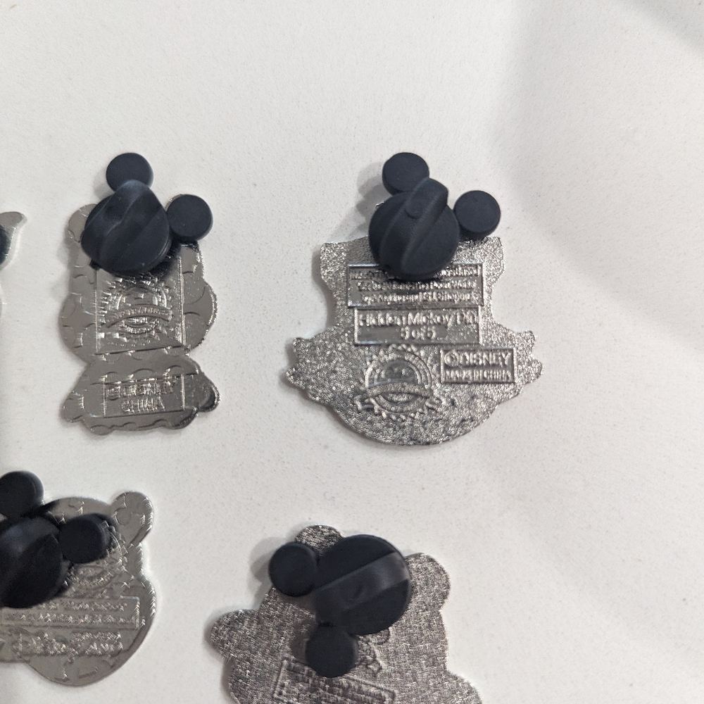 Lot of 5 New Tradeable Disney Pins Winnie the Pooh with Backs - Picture 3 of 3